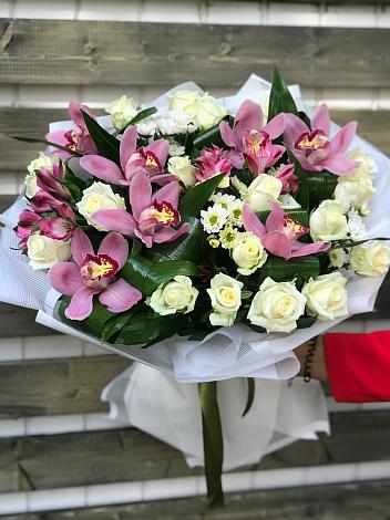 Букет цветов из: Розы и Хризантемы в Павловской