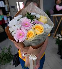 Букет цветов из:  Герберы, Розы и Хризантемы в Павловской