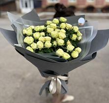 Букет Белые кустовые розы Солинеро в Павловской